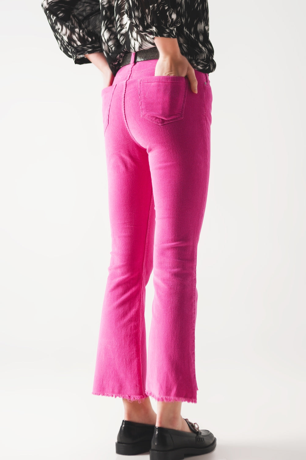 Pantalon évasé en velours côtelé fucshia