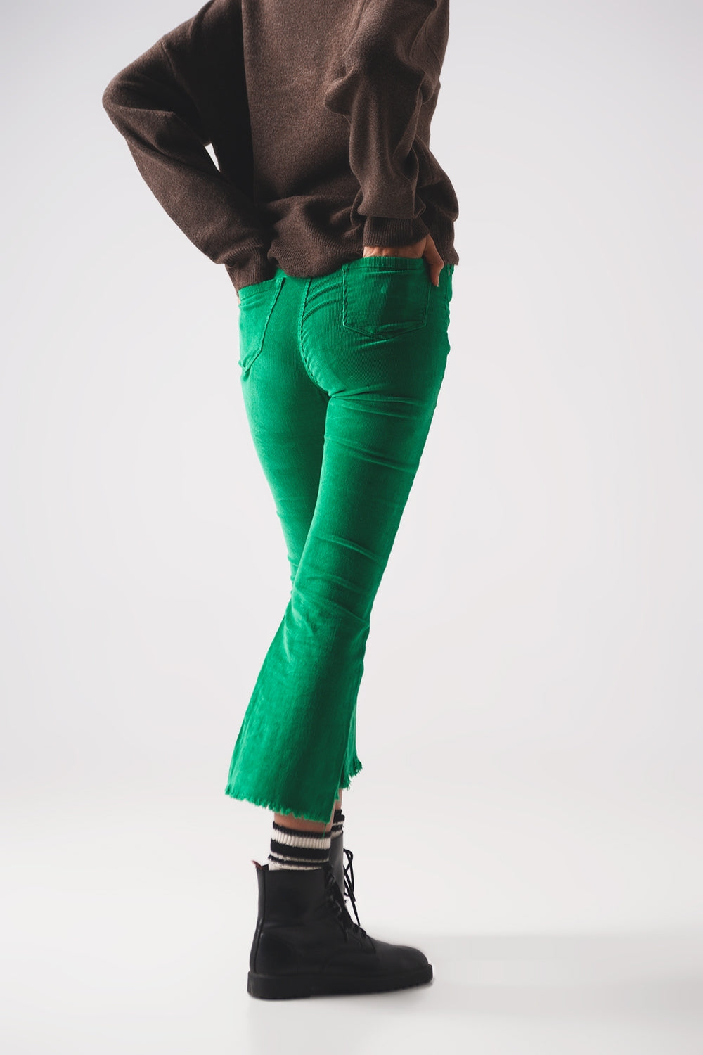 Pantalon évasé en velours côtelé vert foncé