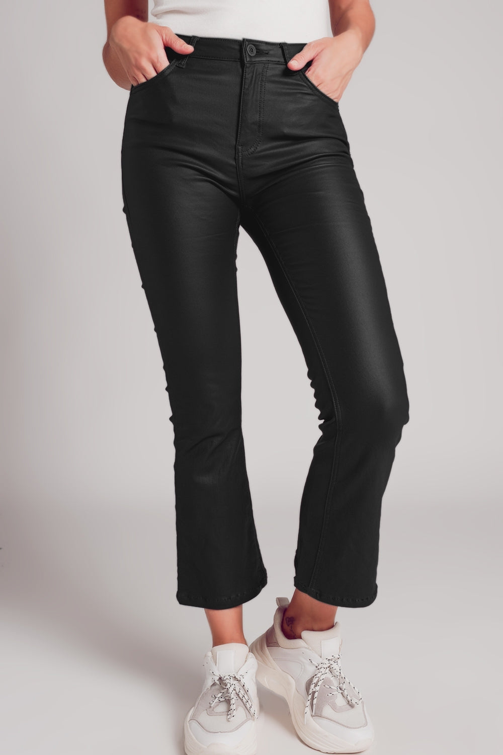 Q2 Pantalon flare en faux cuir extensible noir