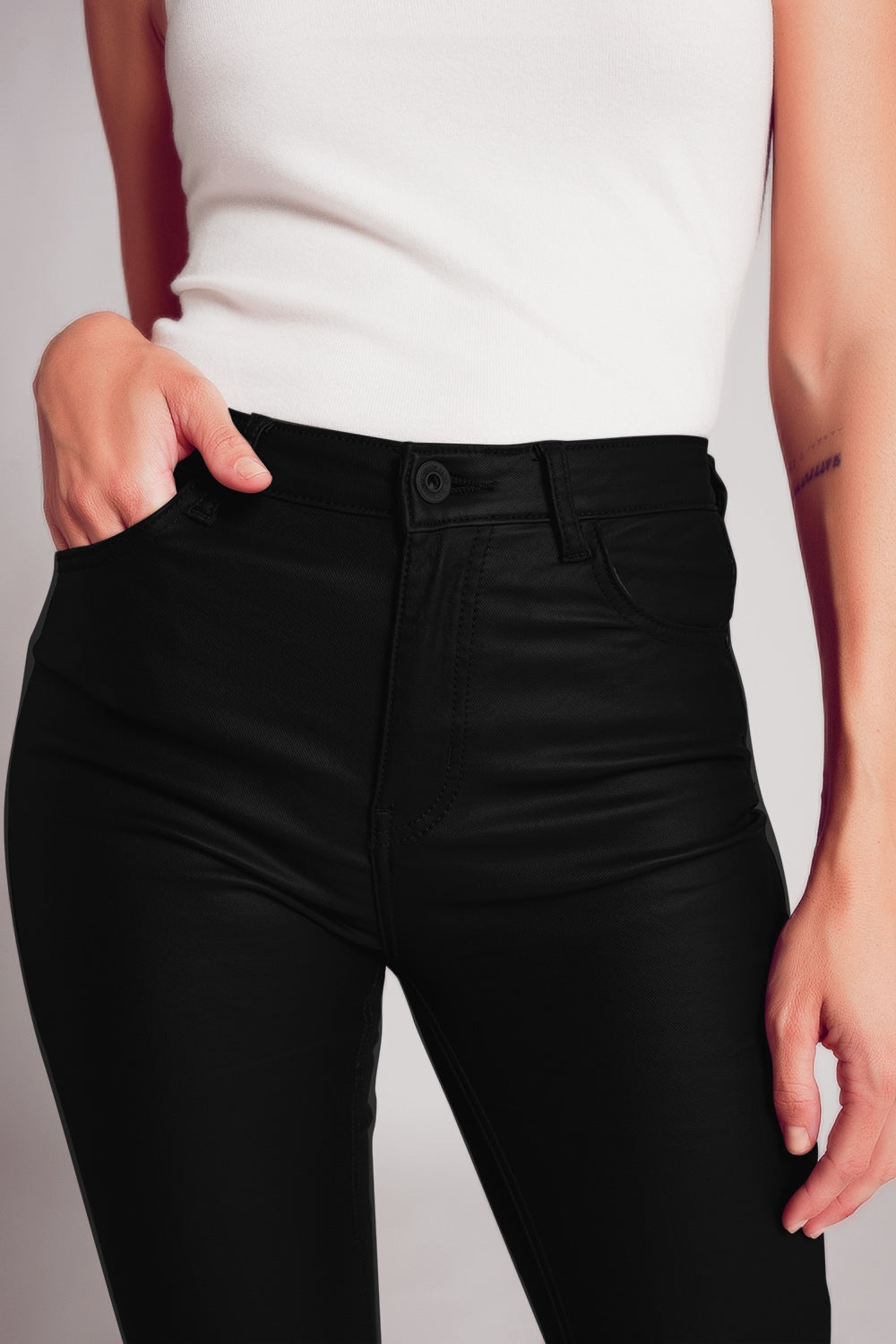 Pantalon flare en faux cuir extensible noir