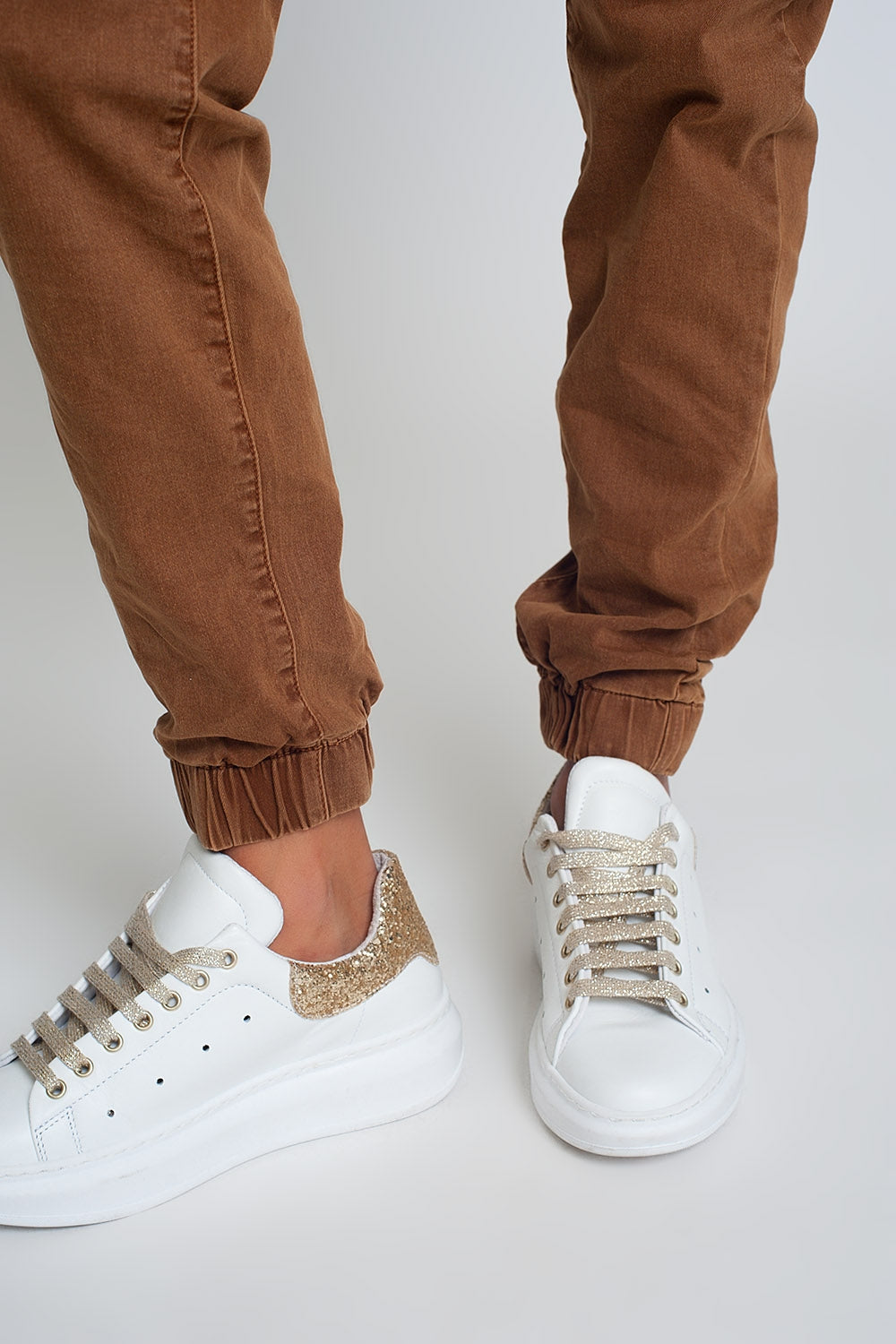 Pantalon fonctionnel avec chaîne et chevilles resserrées en marron