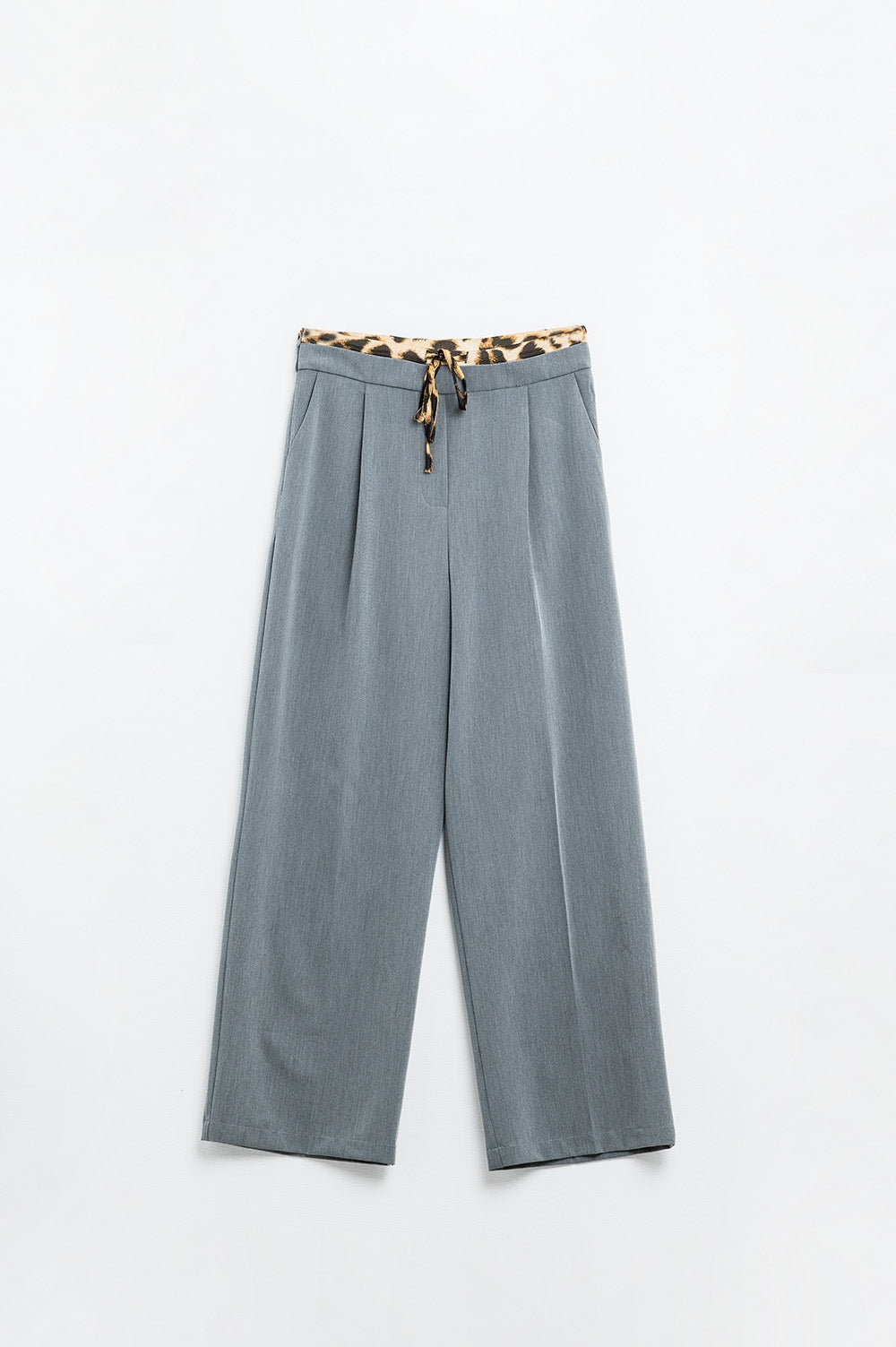 Q2 Pantalon gris à plis avec détail léopard à la taille