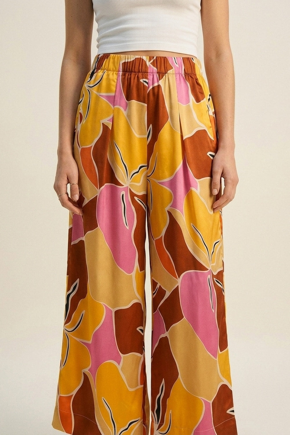 Pantalon large à imprimé tropical dans des tons orange chaud