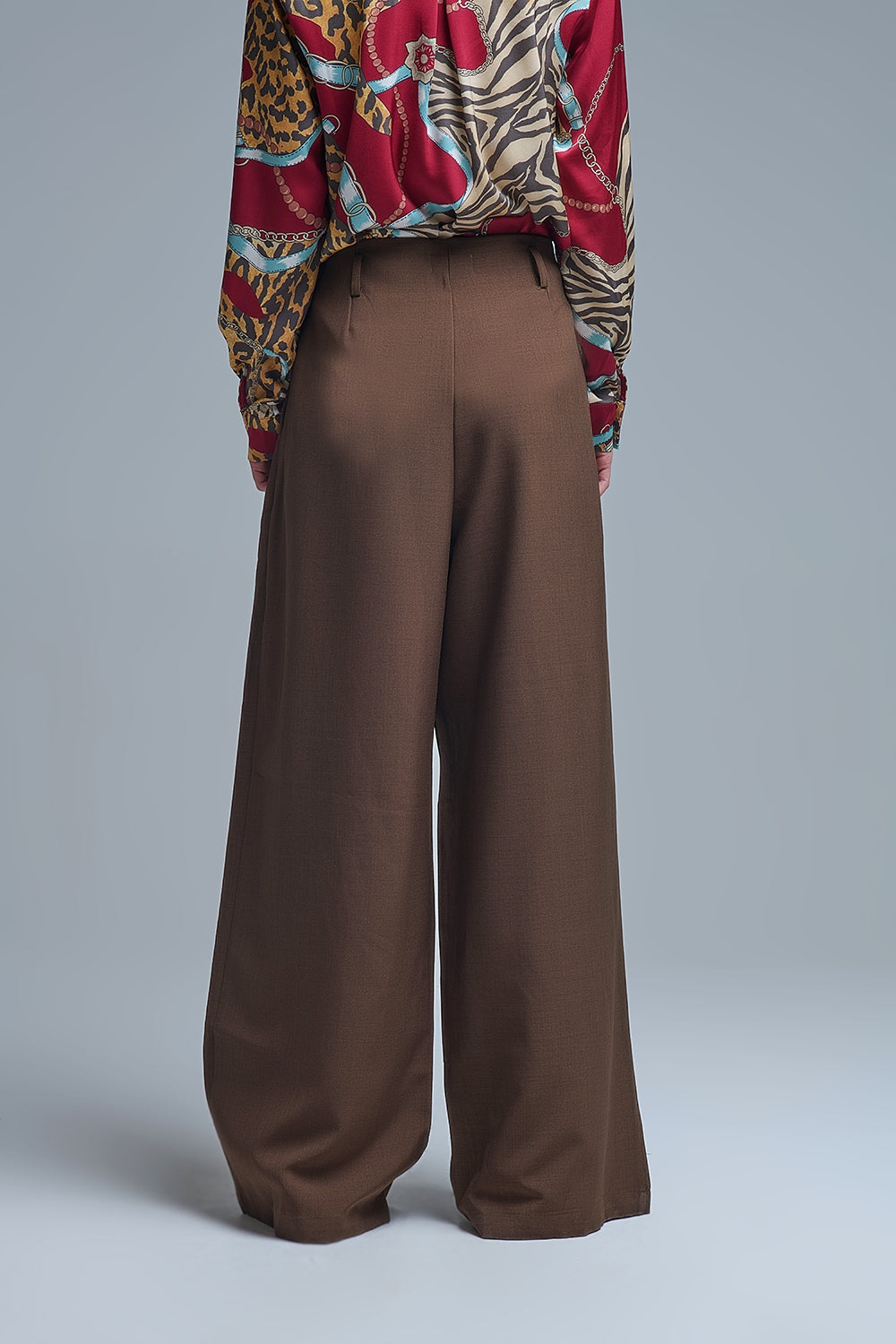 Pantalon large ˆ plis camel avec boucle métallique