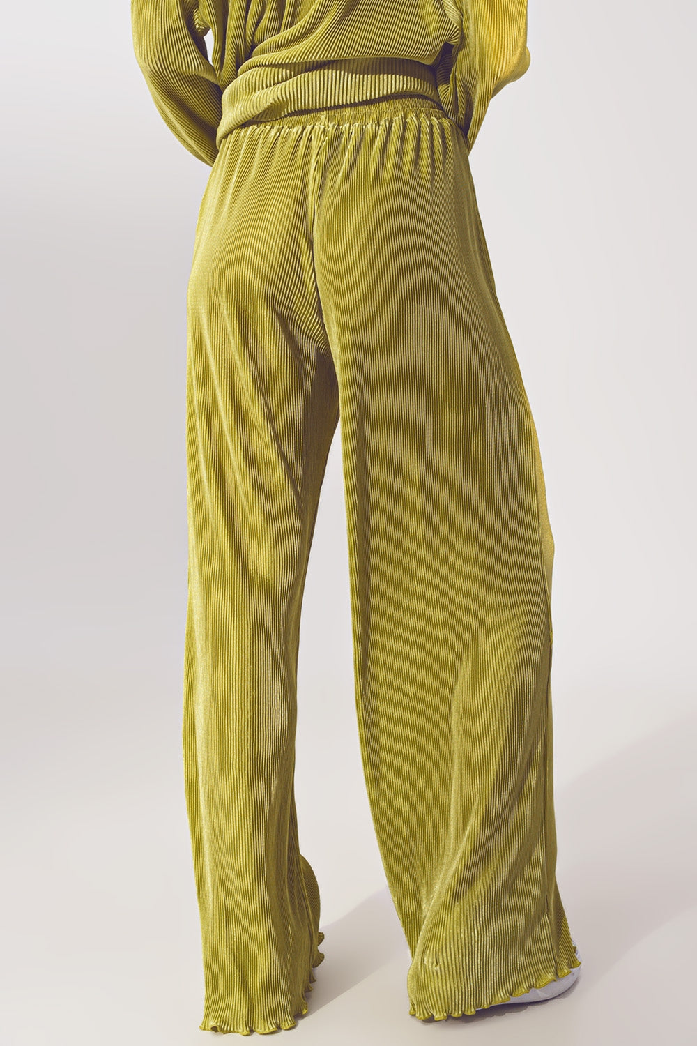 Pantalon large à plis en satin en vert