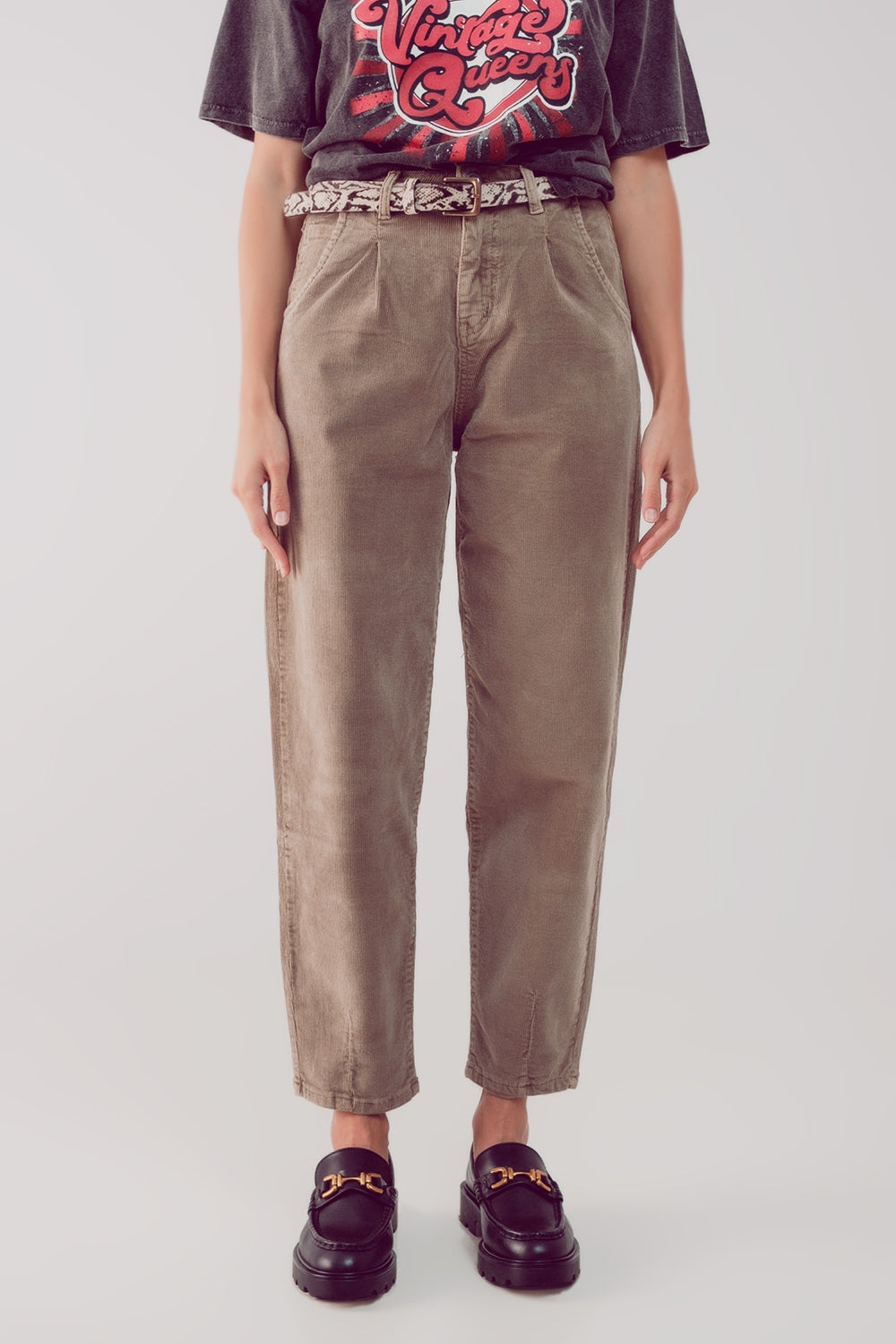 Q2 Pantalon large à taille haute slouchy en velours côtelé beige