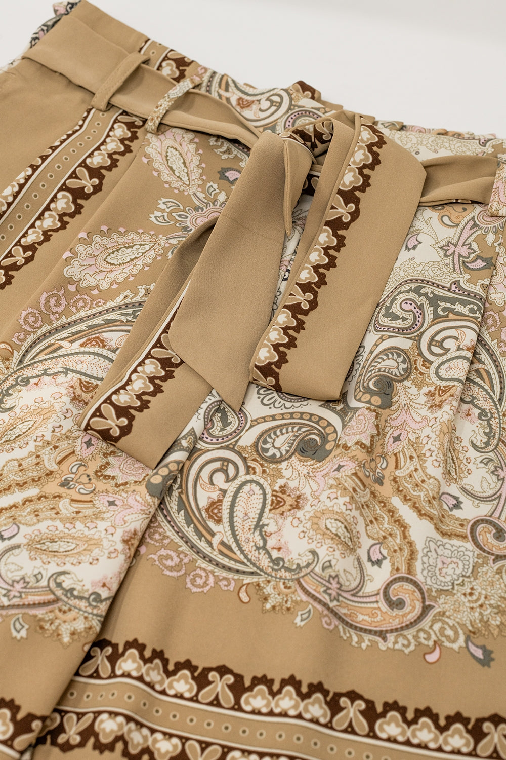 Pantalon large co-ord en imprimé paisley soyeux en beige