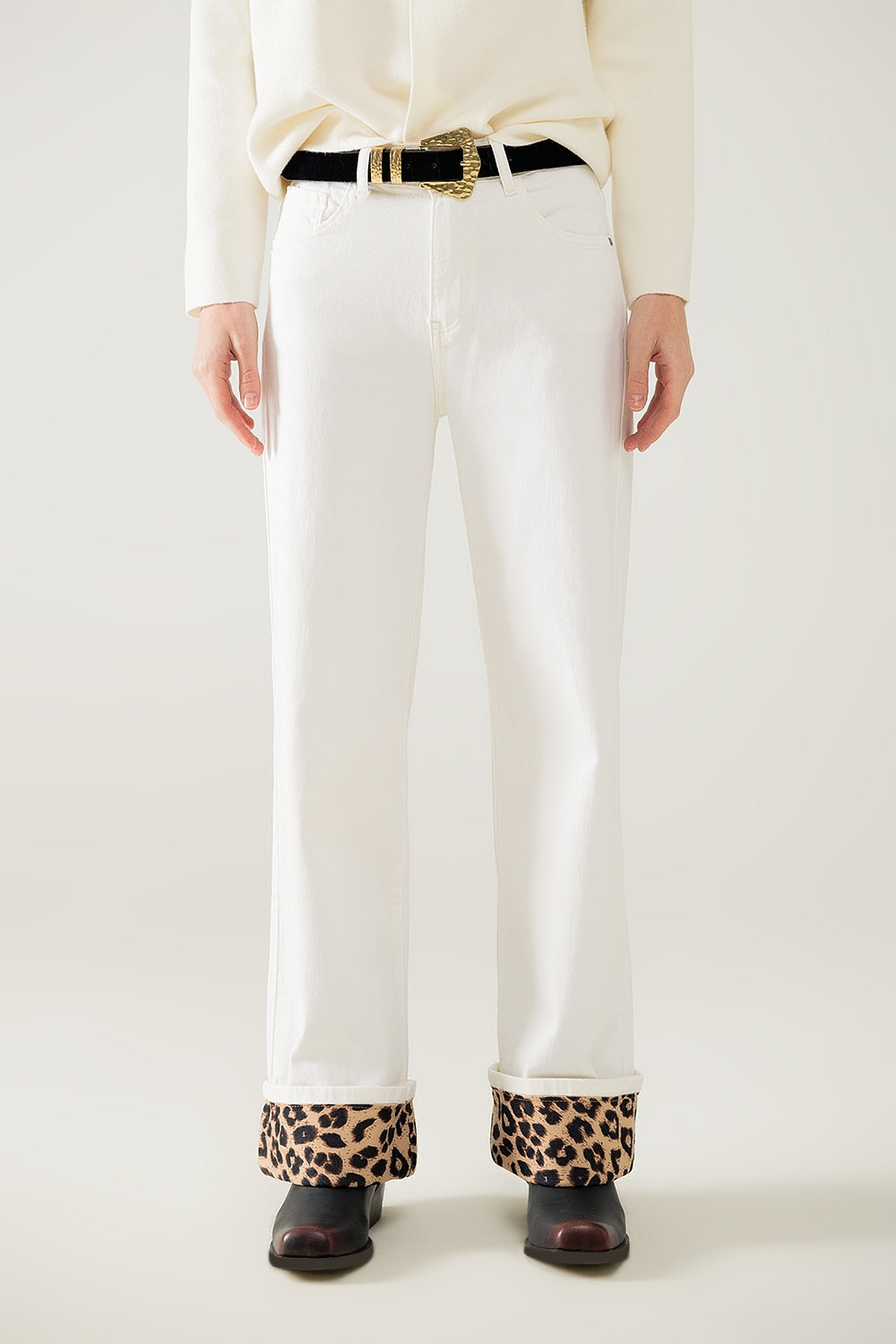 Q2 Pantalon large crème avec imprimé léopard en bas
