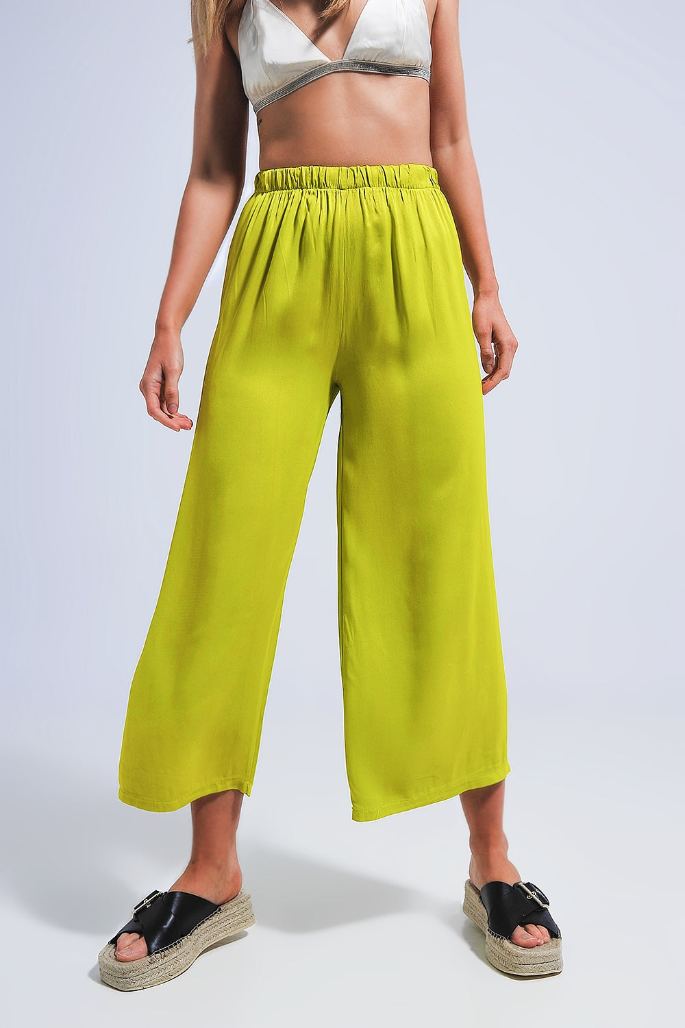 Q2 Pantalon large en satin vert