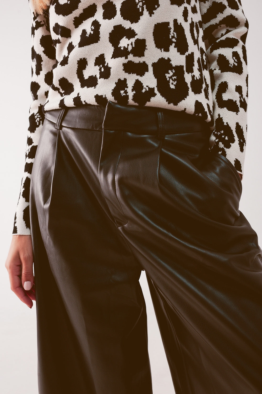 Pantalon large en simili cuir noir