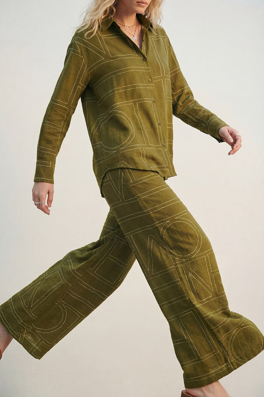 Q2 Pantalon large en tissu fin Olive Fluid avec imprimé graphique