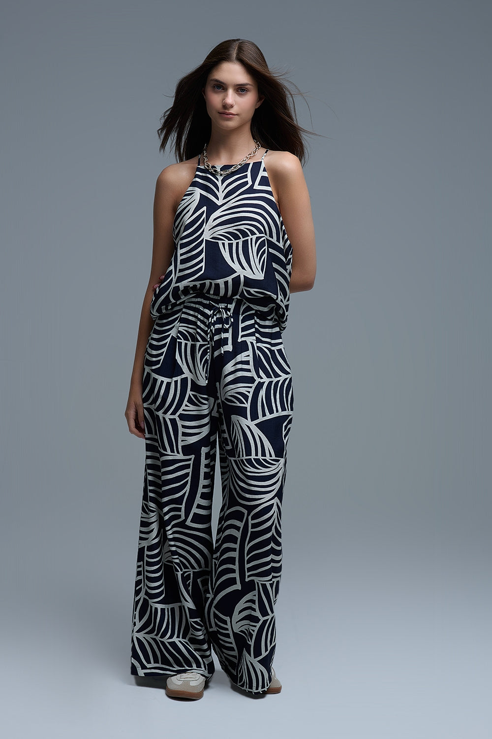 Pantalon large marine et blanc avec imprimé feuilles blanches