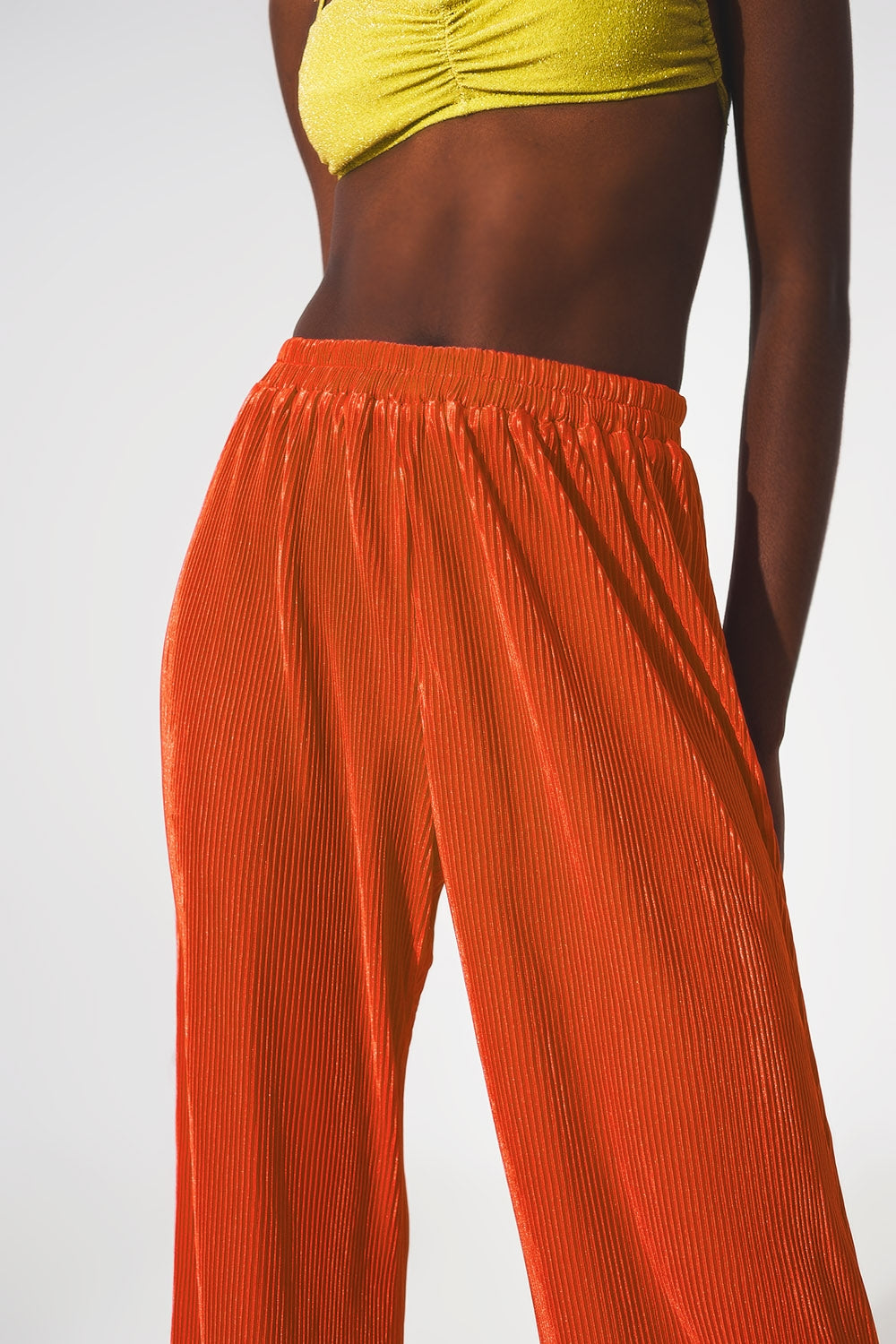 Pantalon large plissé en satin orange