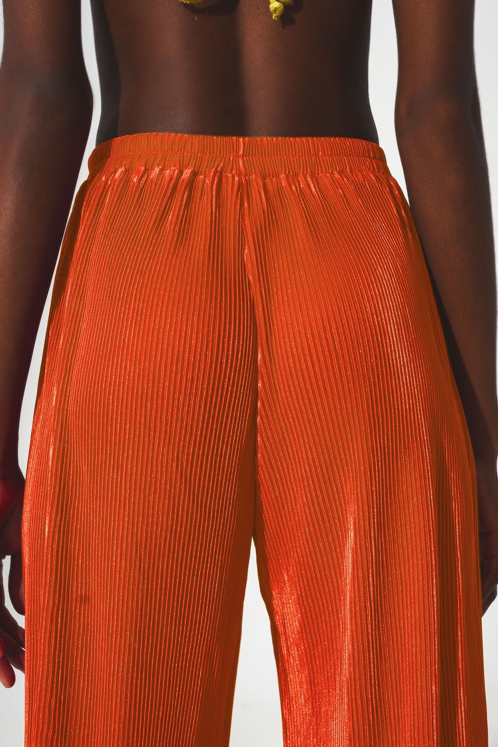 Pantalon large plissé en satin orange