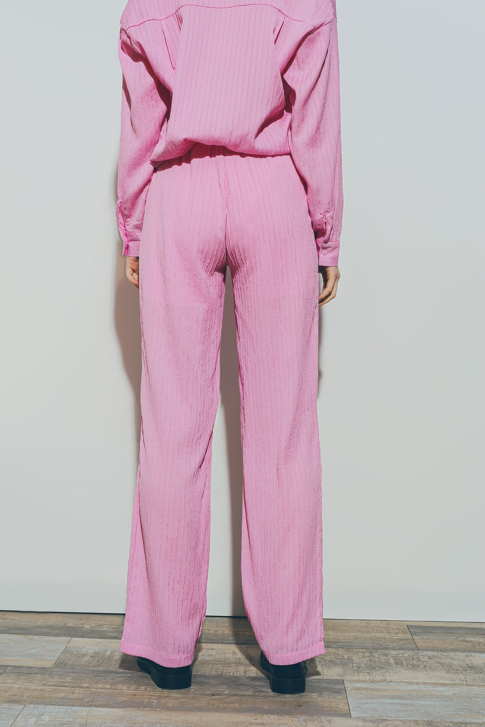 Pantalon large texturé en rose