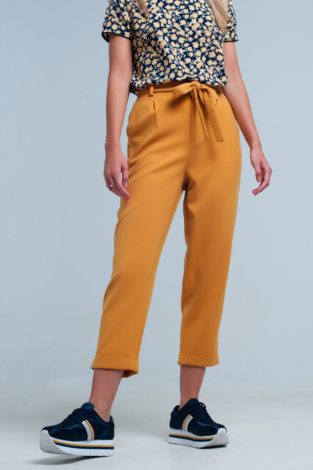 pantalon moutarde taille haute avec ceinture