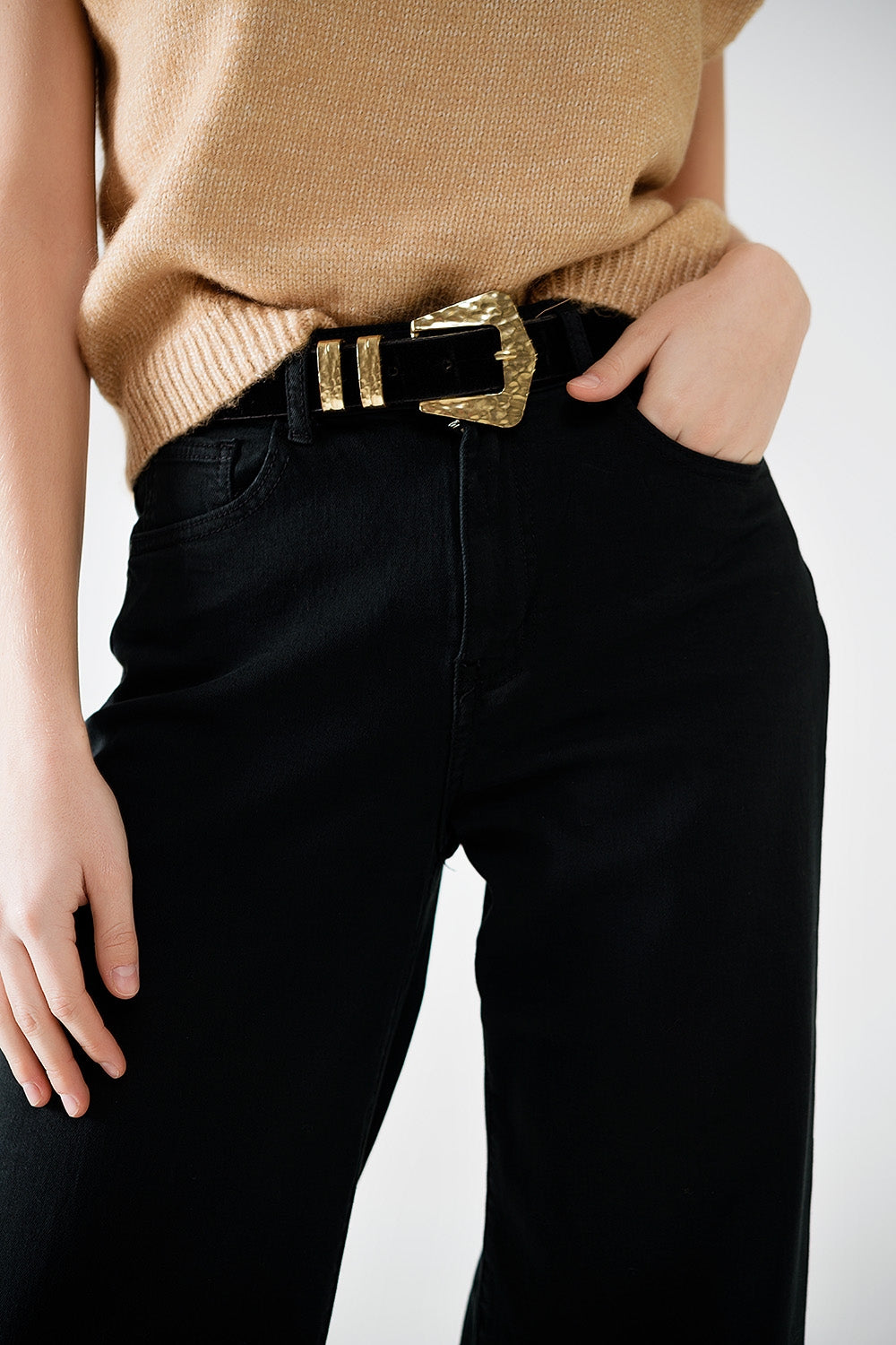 Pantalon noir à jambes larges avec imprimé léopard en bas