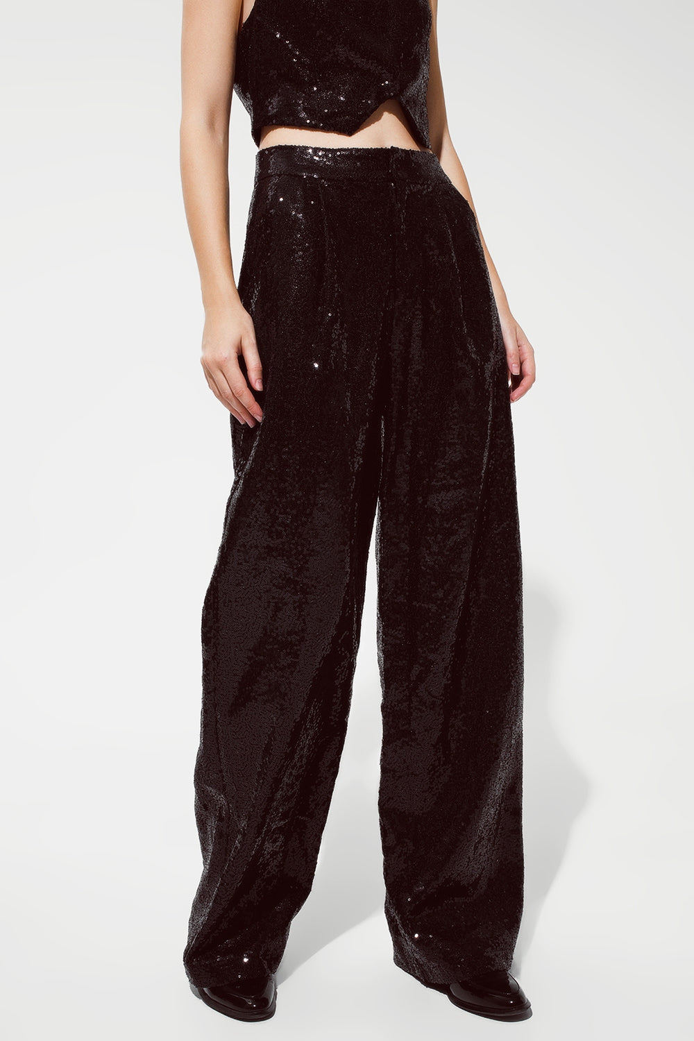 Pantalon noir à paillettes avec jambes évasées