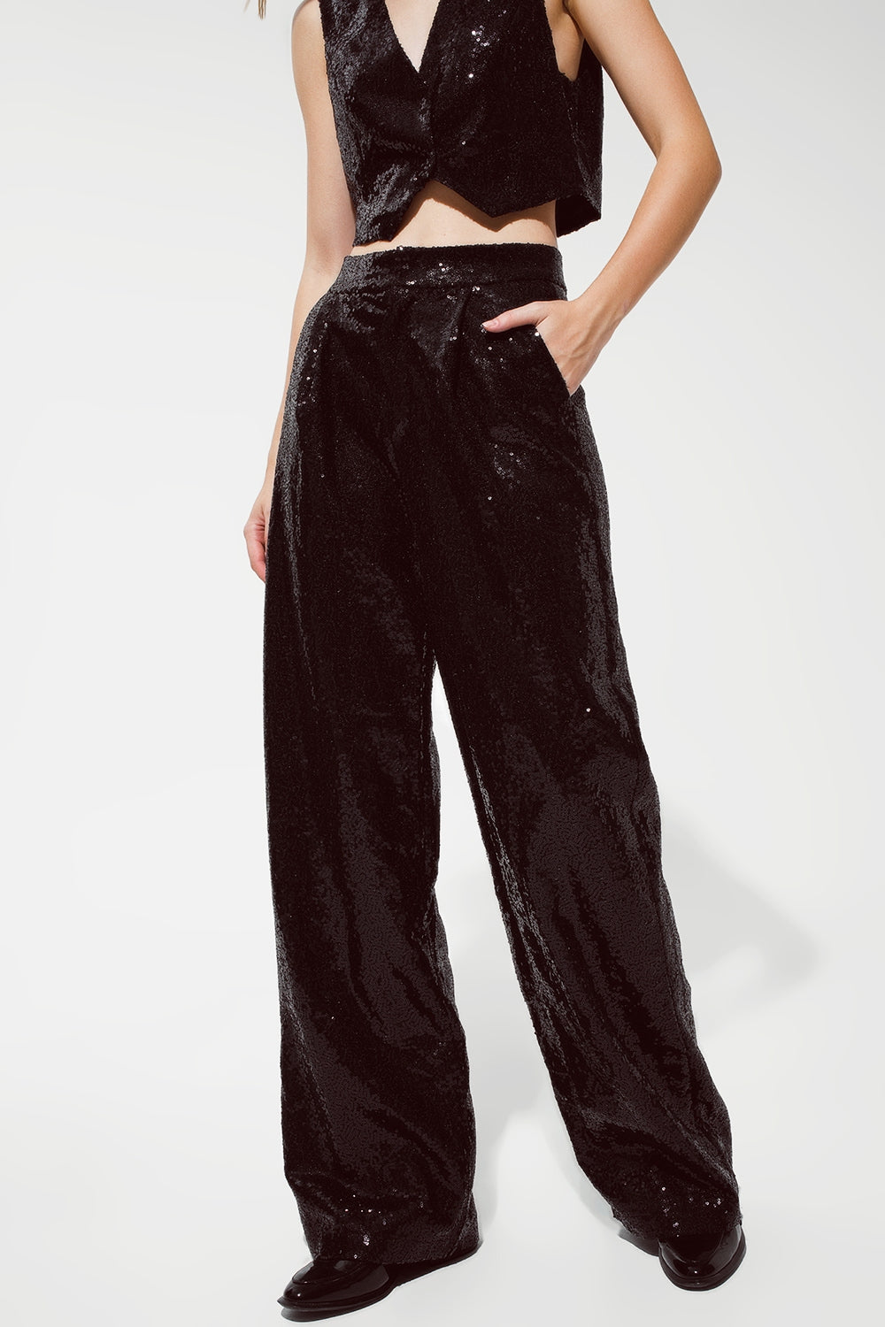 Pantalon noir à paillettes avec jambes évasées