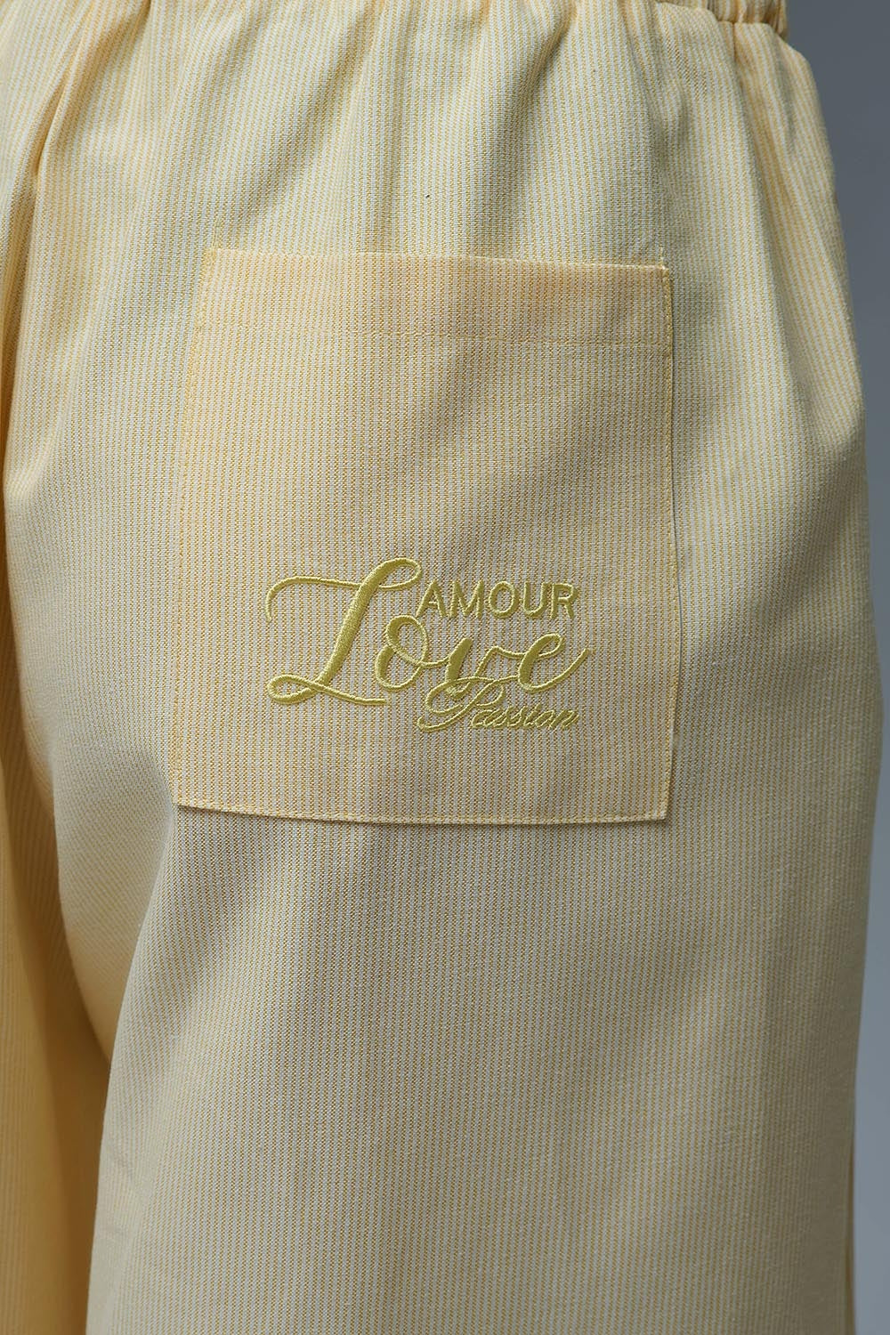 Pantalon palazzo rayé jaune avec jambe extra large