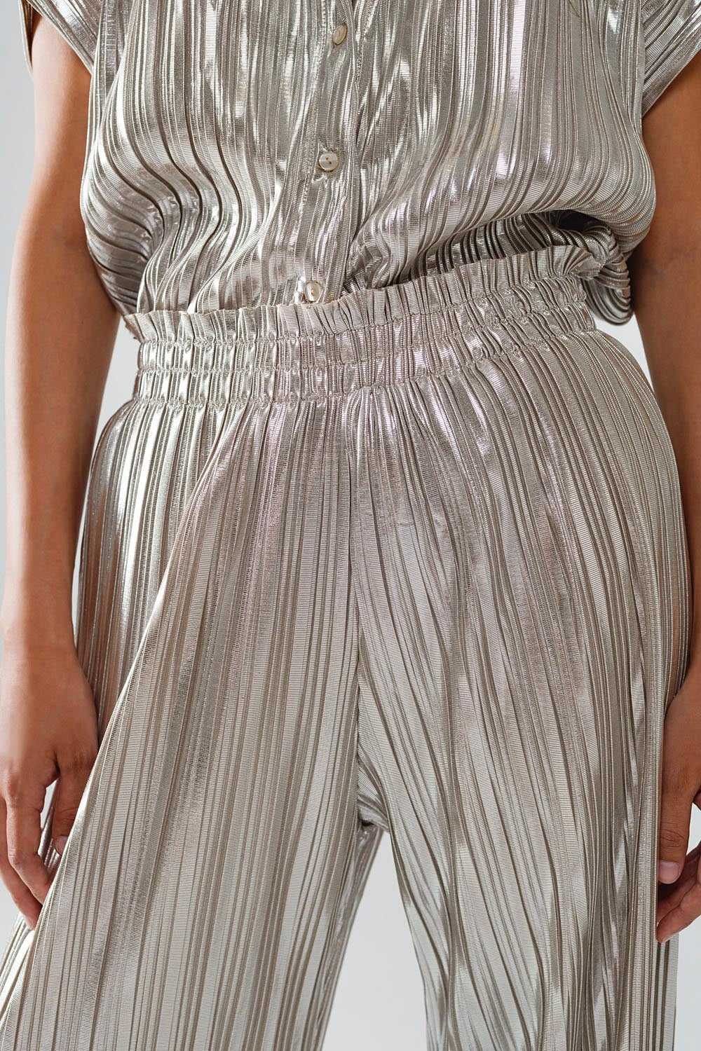 Pantalon plissé argenté avec ceinture élastique