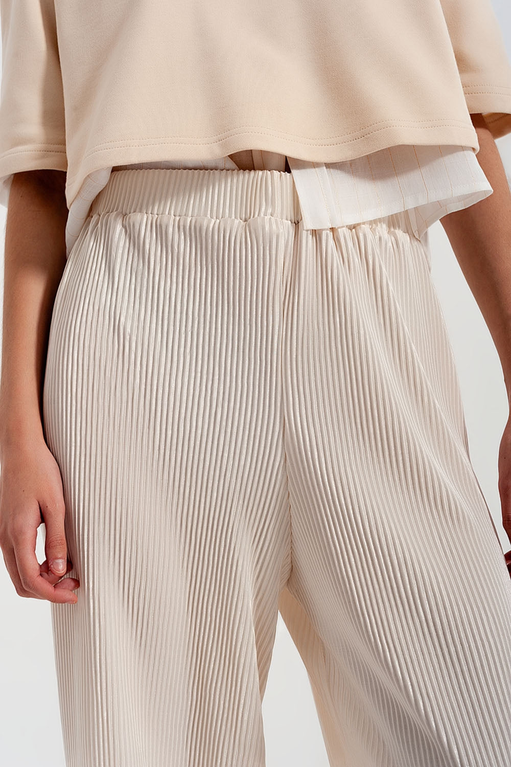 Pantalon plissé style jupe culotte crème