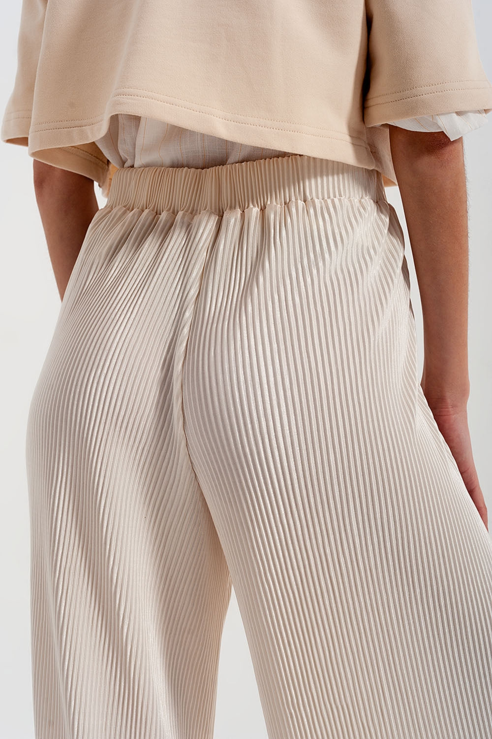 Pantalon plissé style jupe culotte crème