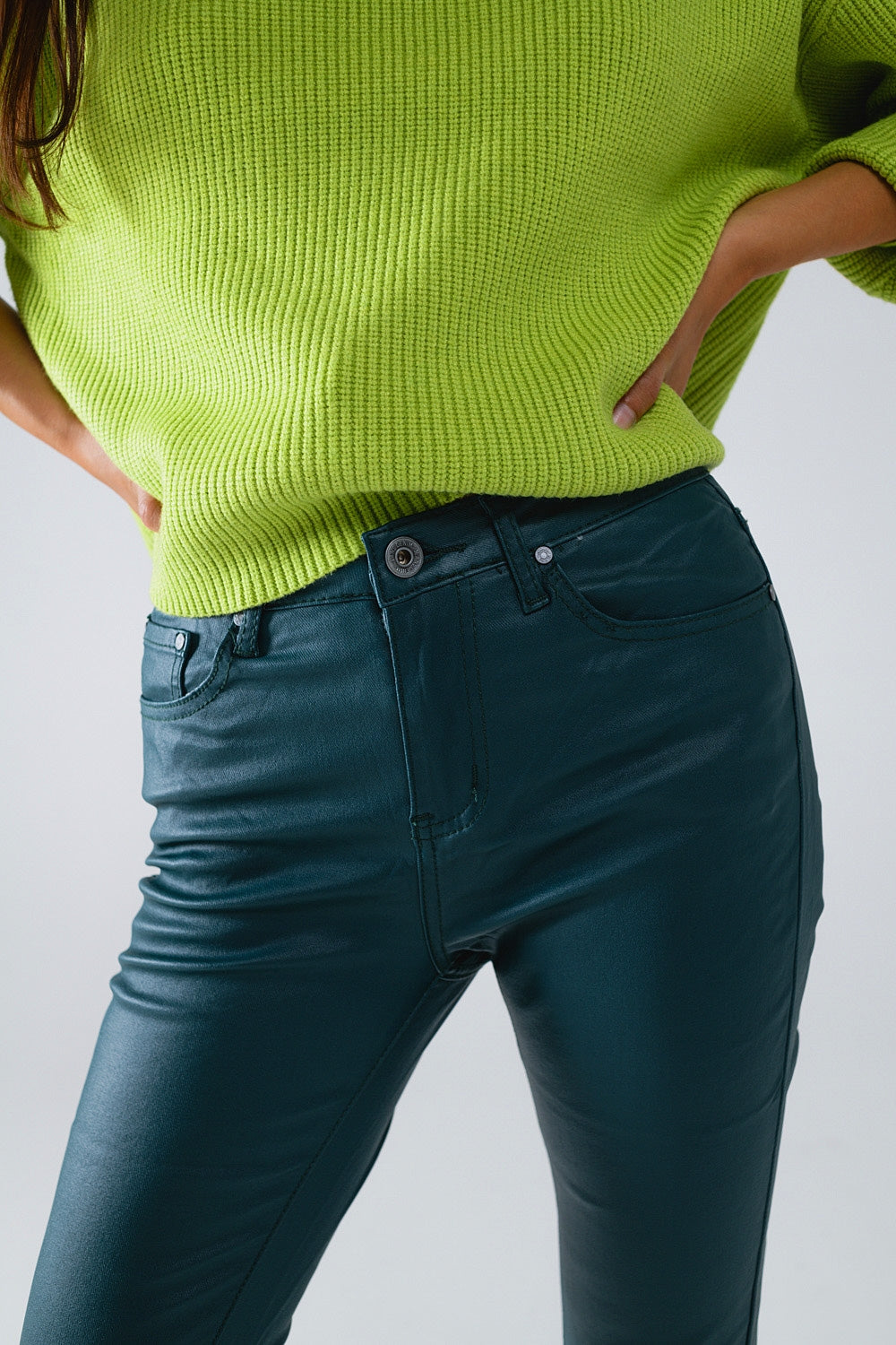 Pantalon skinny en faux cuir vert foncé