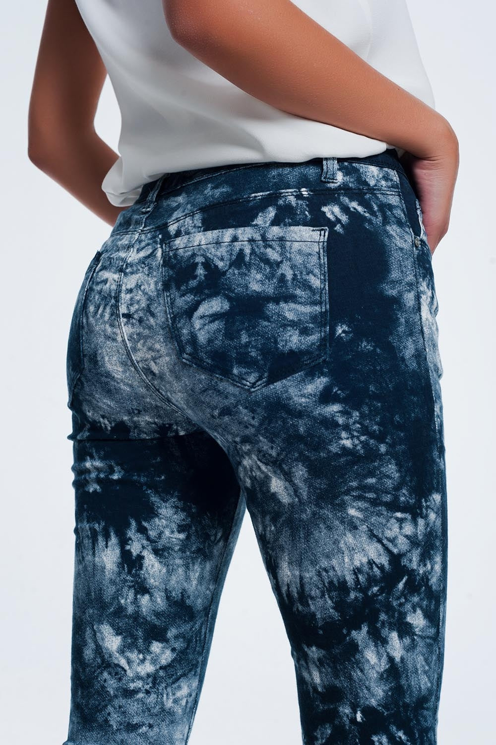 Pantalon slim teinté bleu