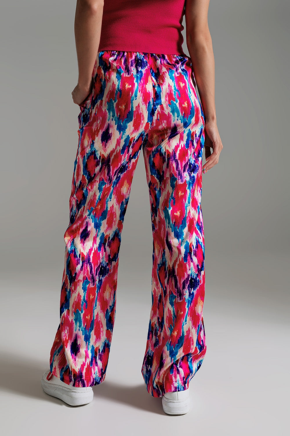 Pantalon style palazzo à motif abstrait rose et bleu