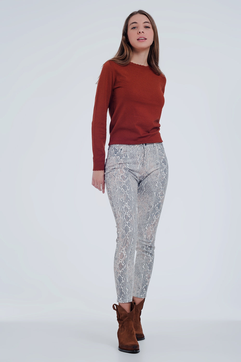 Pantalon texturé à imprimé serpent beige