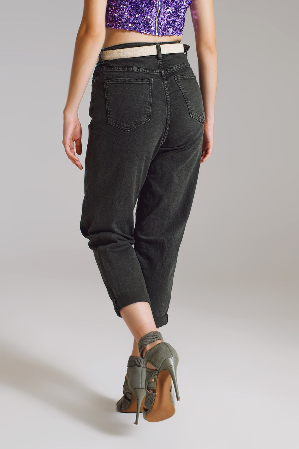 Pantalons décontractés vert kaki avec détails de poche à la taille.