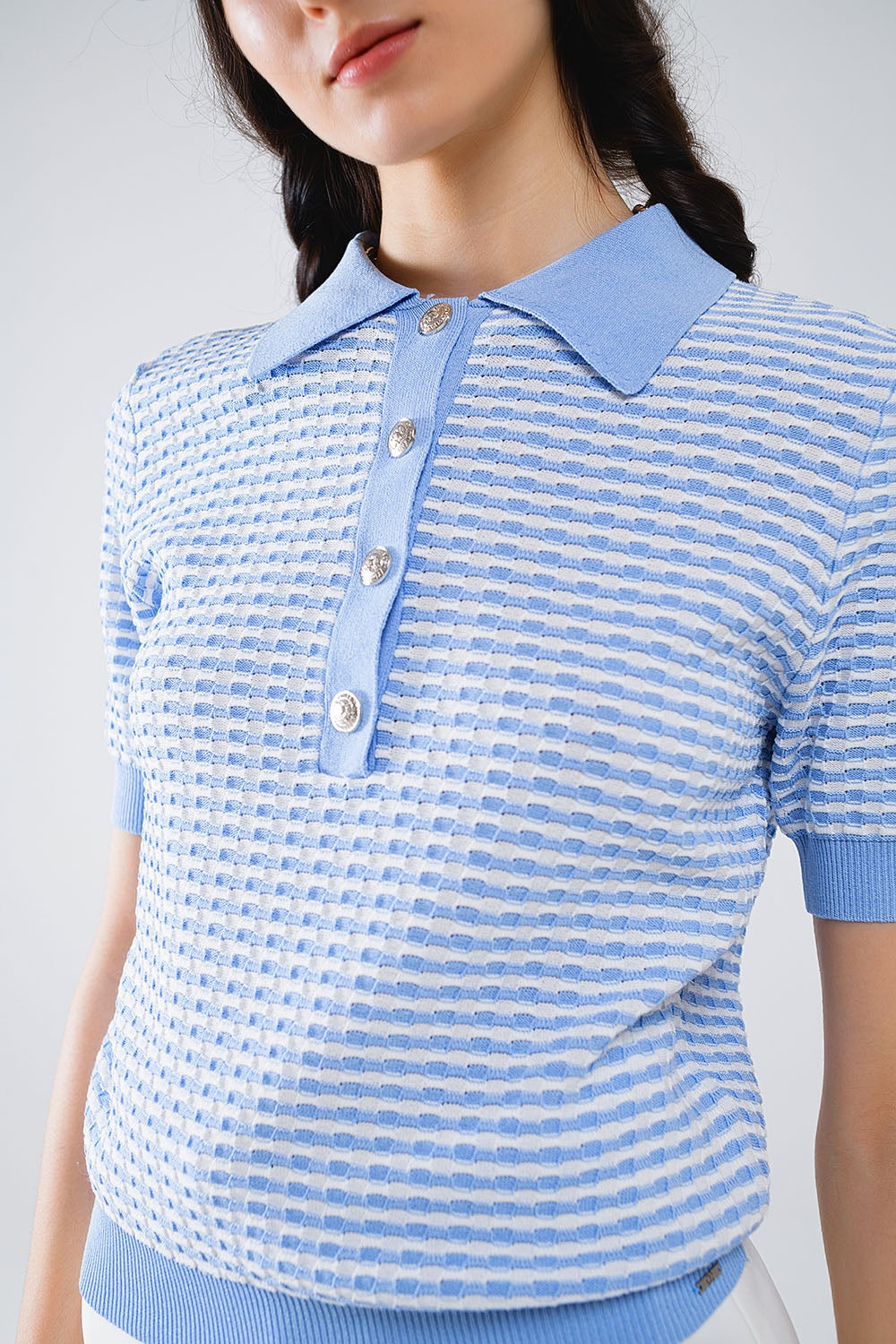 Polo à manches courtes en bleu et rayures blanches