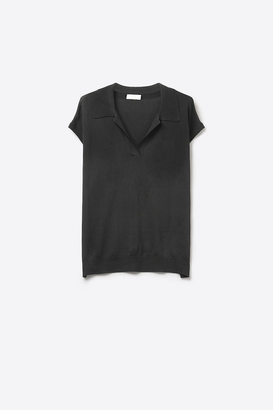 Q2 Polo à manches courtes en maille fine de couleur noire