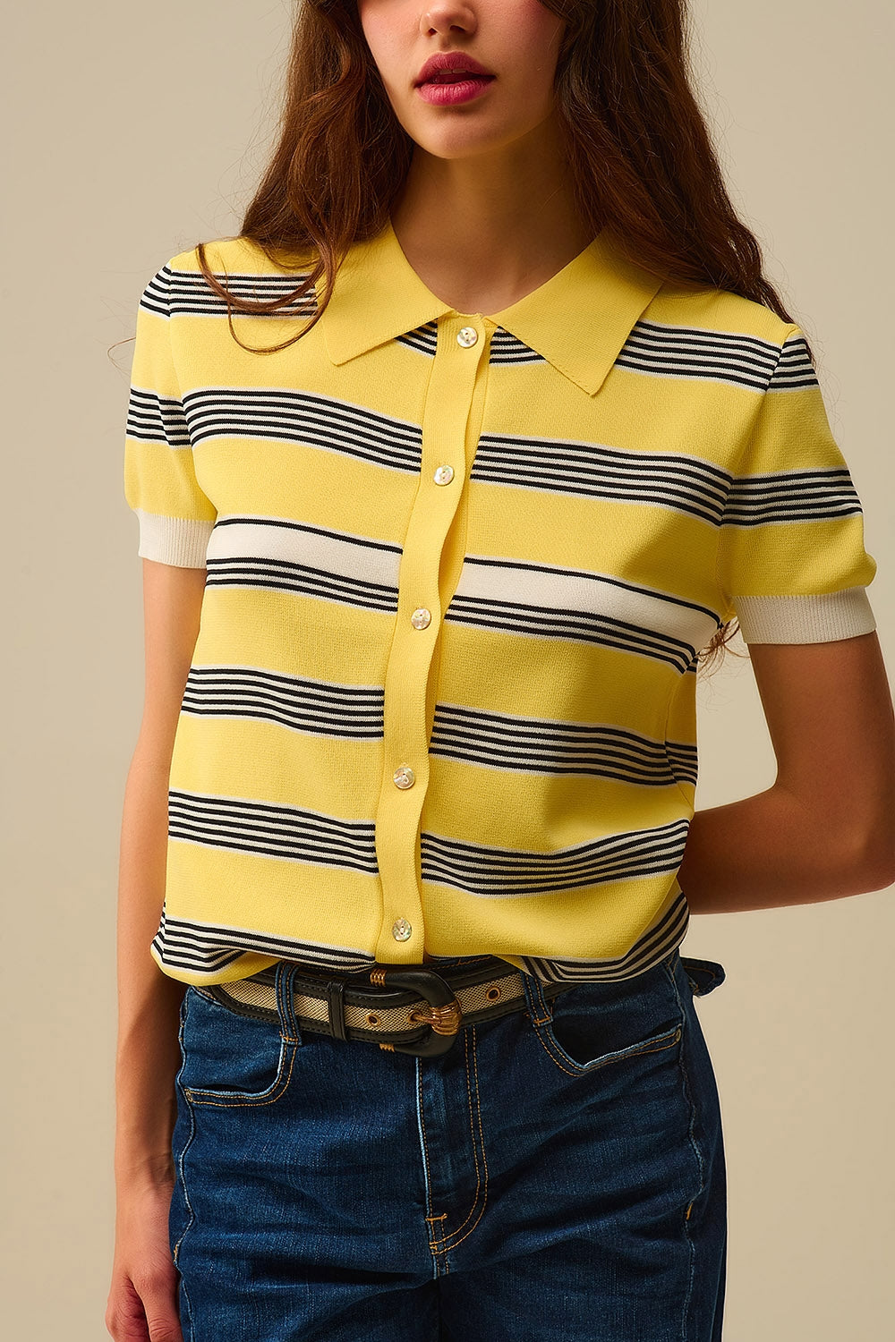 Polo boutonné à rayures jaunes