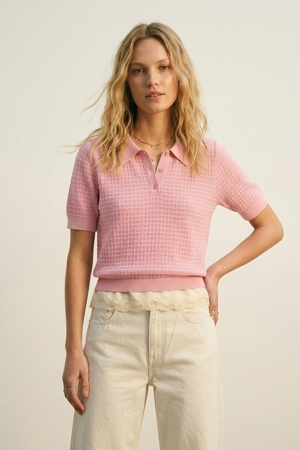 Polo boutonné en maille gaufrée rose à manches courtes