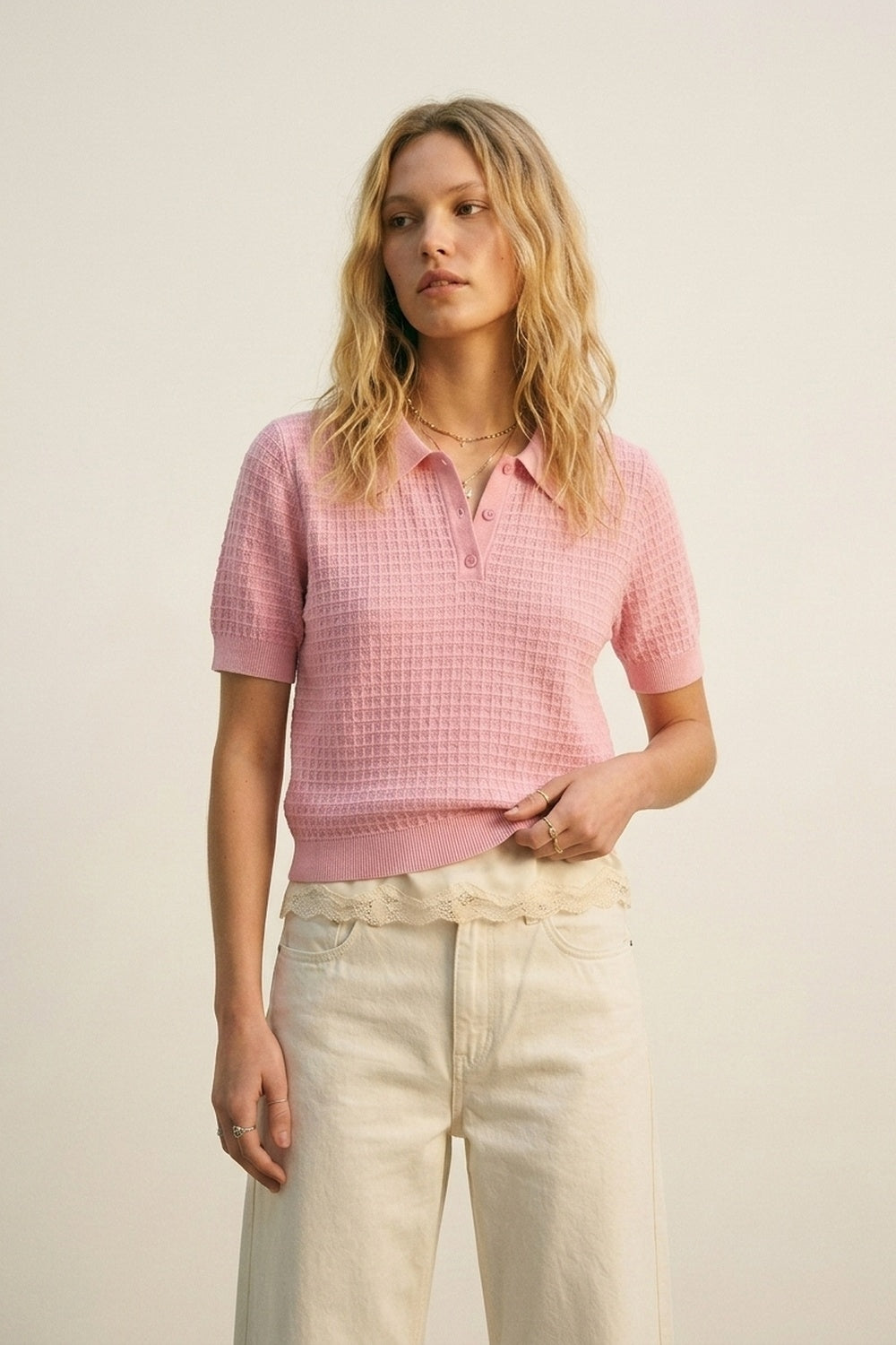 Polo boutonné en maille gaufrée rose à manches courtes