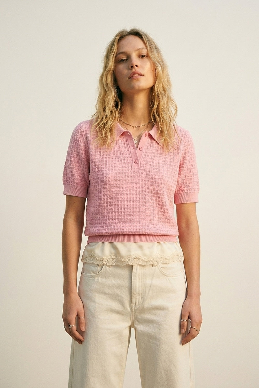 Q2 Polo boutonné en maille gaufrée rose à manches courtes