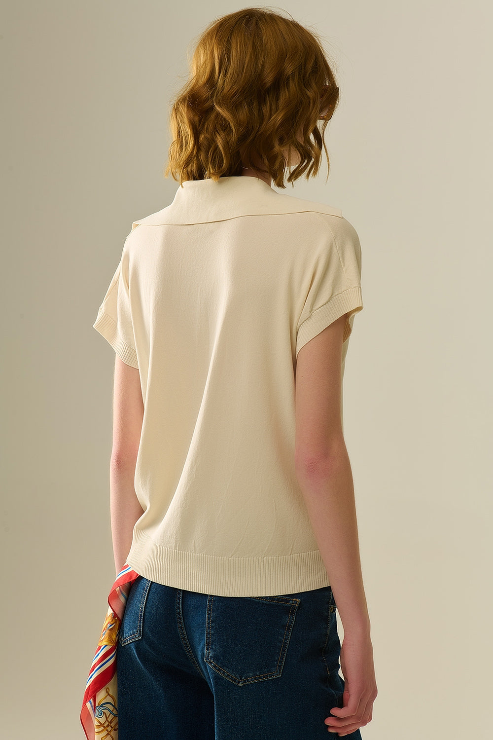 polo en maille fine beige à manches courtes