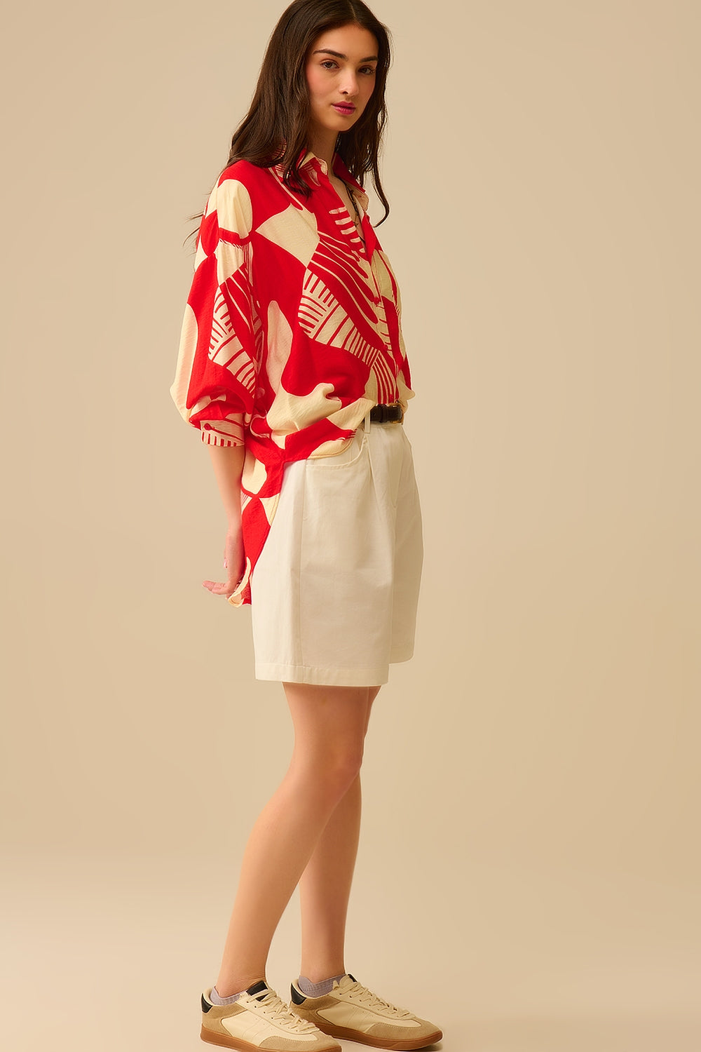 Polo rouge à imprimé abstrait