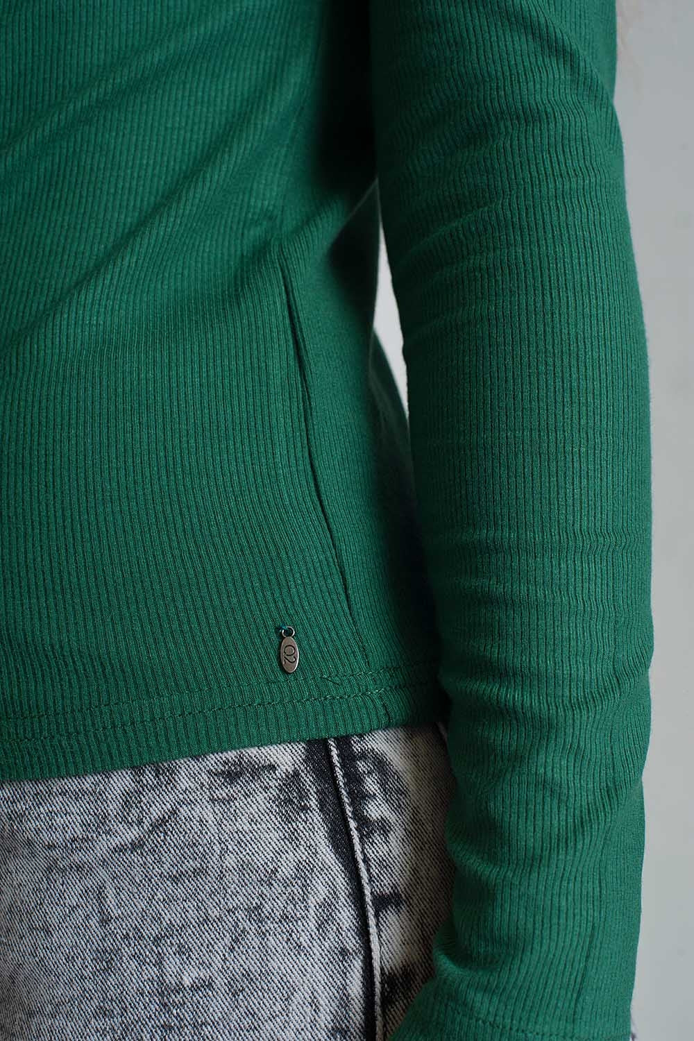 Pull à col asymétrique en vert