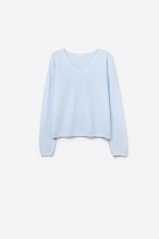 Q2 Pull à col en V en maille fine bleu clair avec une texture linéaire subtile