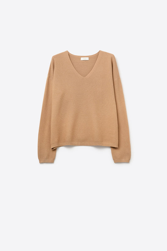 Q2 Pull à col en V en tricot fin camel avec texture linéaire subtile