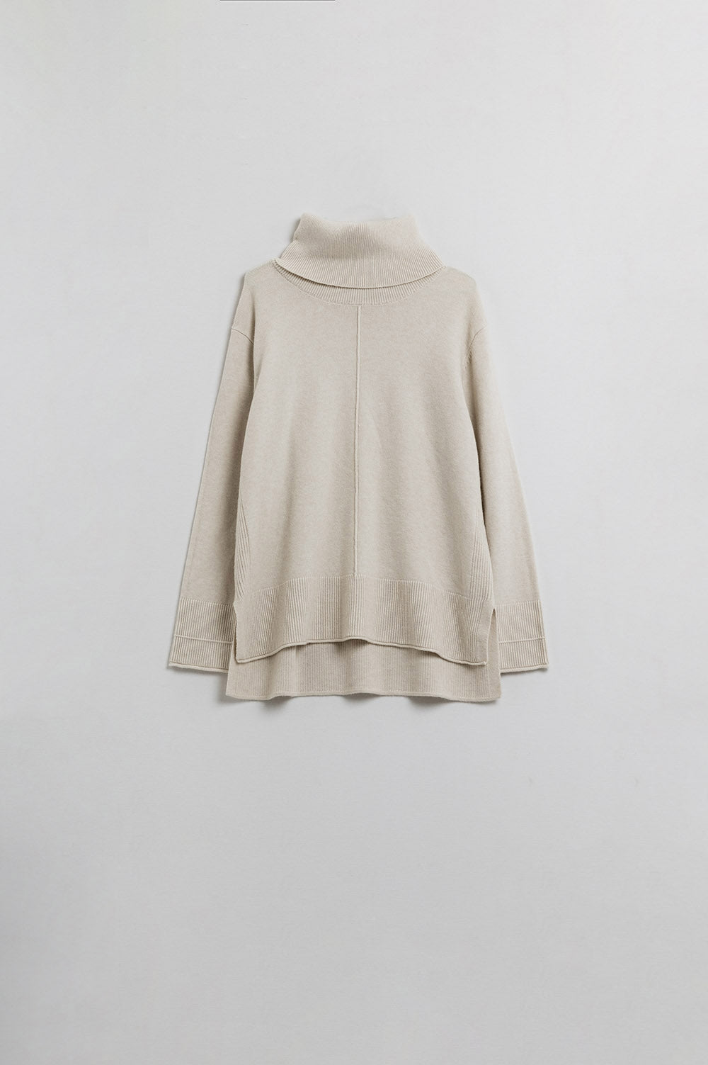 Q2 Pull à col roulé beige avec couture sur le devant