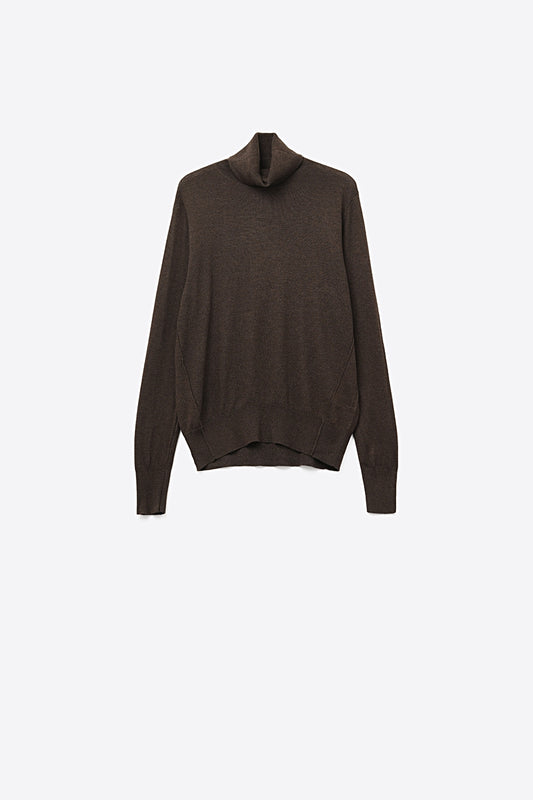 Q2 Pull à col roulé en maille fine de laine mérinos de couleur marron