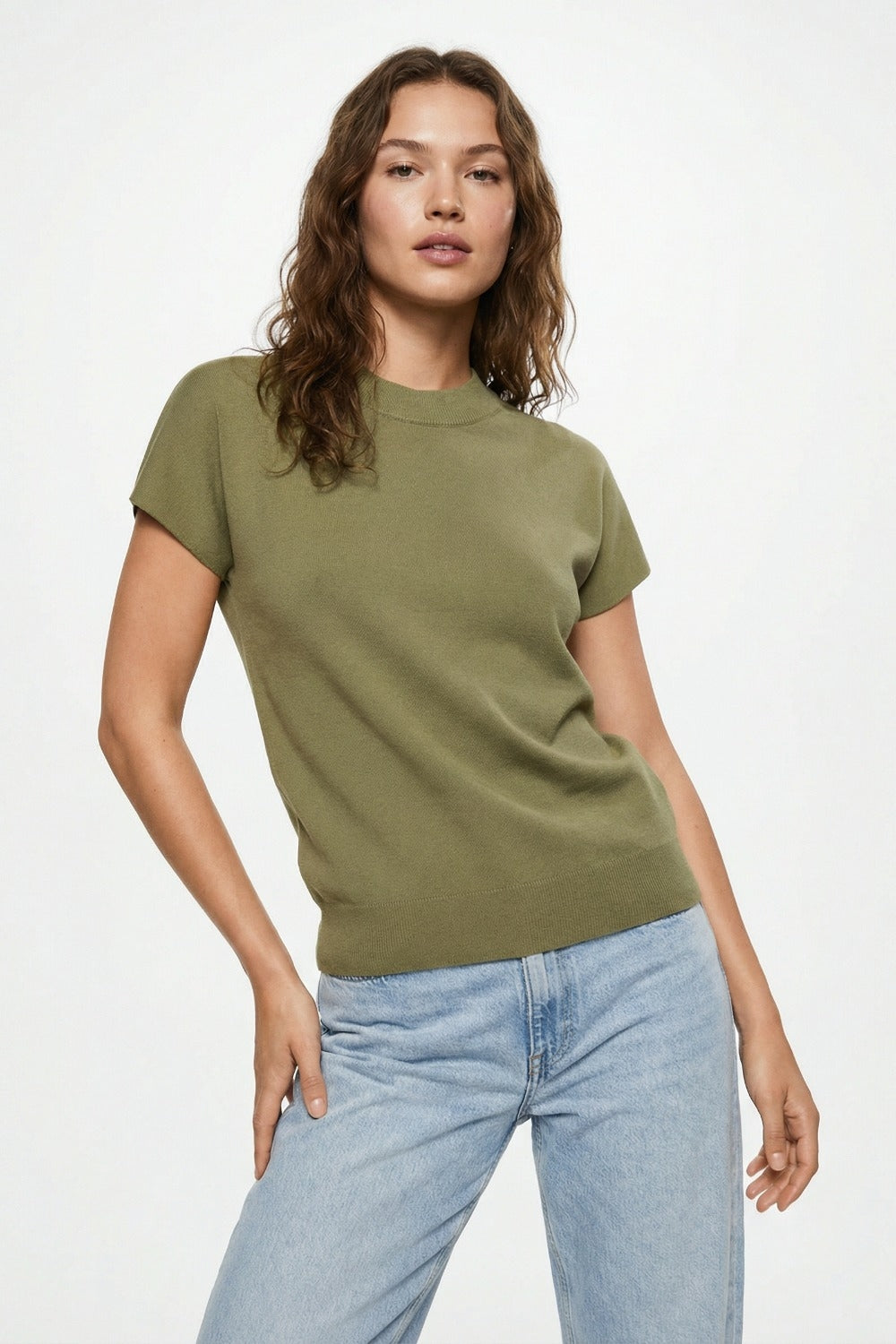 Pull à col roulé kaki avec manches courtes ajustées