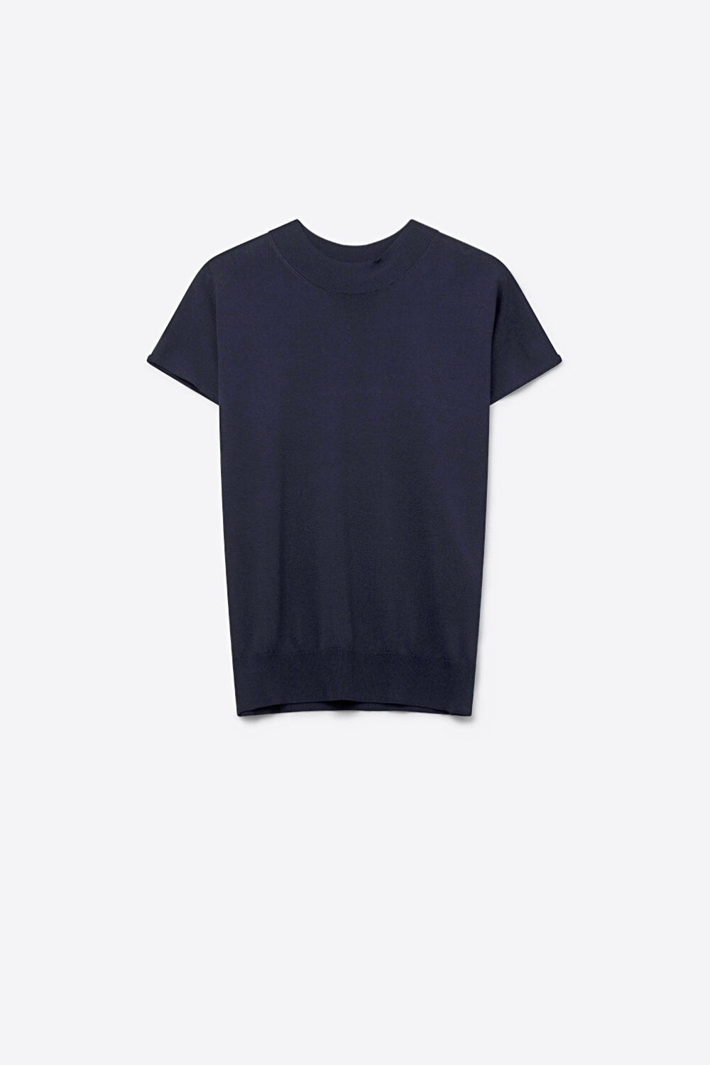 Q2 Pull à col roulé marine avec manches courtes ajustées