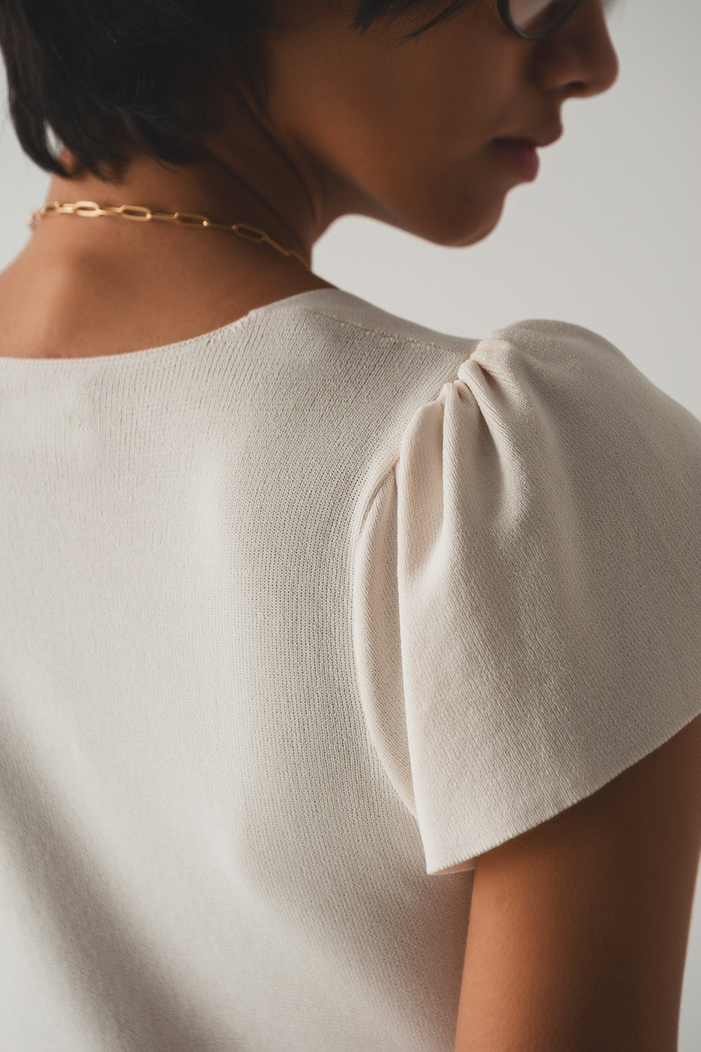 Pull à collier carrée avec manches bouffantes creme