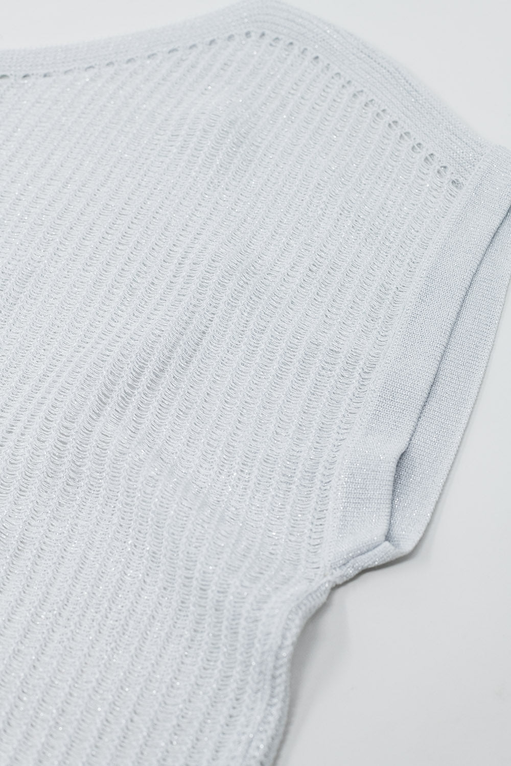 Pull à encolure bateau côtelé avec manches courtes en blanc