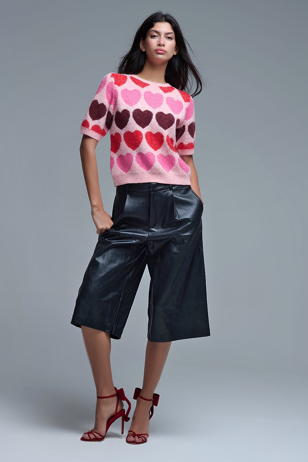 Pull à manches courtes en forme de cœur imprimé en rose